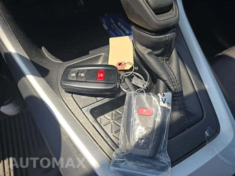 2025 Toyota RAV4 XLE - miniatura 8