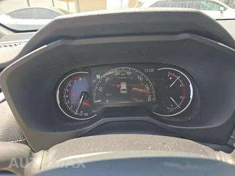 2025 Toyota RAV4 XLE - miniatura 9