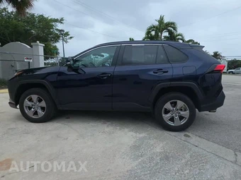 2025 Toyota RAV4 XLE - miniatura 3