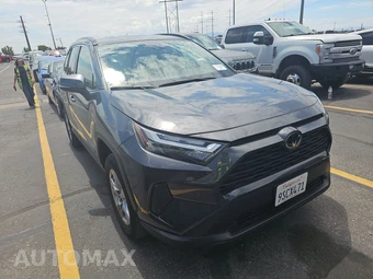 2025 Toyota RAV4 XLE – miniatura 3
