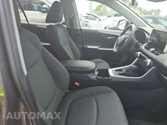 2025 Toyota RAV4 XLE – miniatura 8