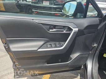 2025 Toyota RAV4 XLE – miniatura 9