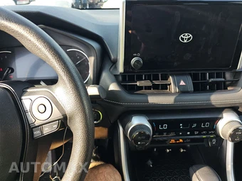 2025 Toyota RAV4 XLE - miniatura 11
