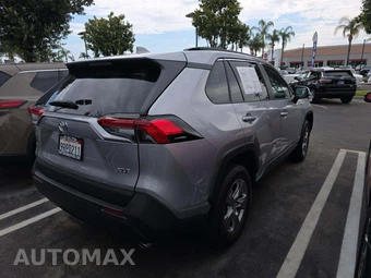 2025 Toyota RAV4 XLE - miniatura 3