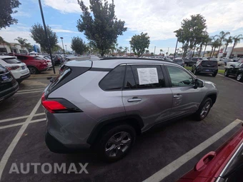 2025 Toyota RAV4 XLE - miniatura 4