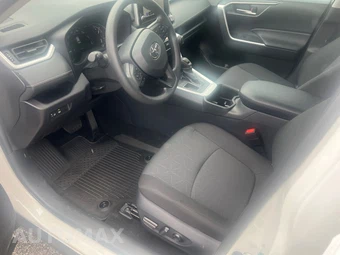 2025 Toyota RAV4 XLE - miniatura 5