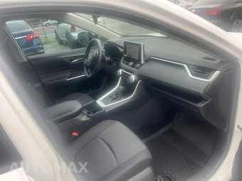 2025 Toyota RAV4 XLE - miniatura 7