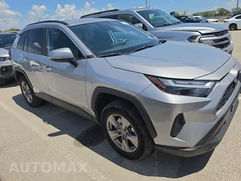 2025 Toyota RAV4 XLE - miniatura 3