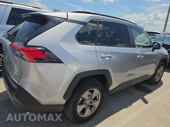 2025 Toyota RAV4 XLE - miniatura 4
