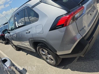 2025 Toyota RAV4 XLE - miniatura 6