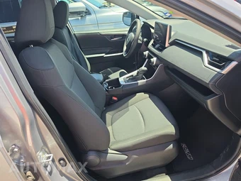 2025 Toyota RAV4 XLE - miniatura 8