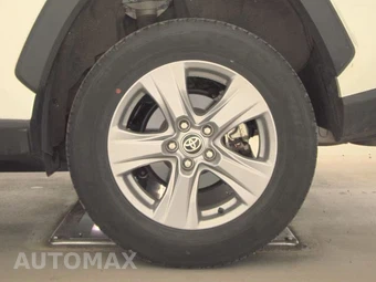 2025 Toyota RAV4 XLE – miniatura 12