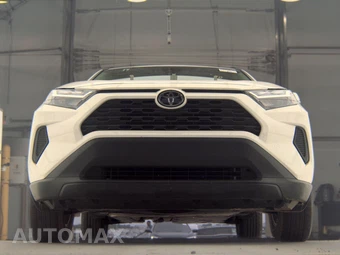 2025 Toyota RAV4 XLE – miniatura 3