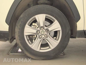 2025 Toyota RAV4 XLE – miniatura 9