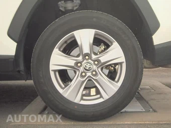 2025 Toyota RAV4 XLE – miniatura 12