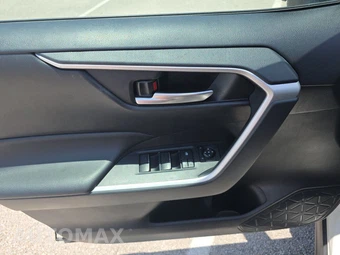 2025 Toyota RAV4 XLE – miniatura 15