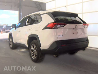 2025 Toyota RAV4 XLE – miniatura 8