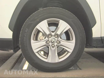 2025 Toyota RAV4 XLE – miniatura 9
