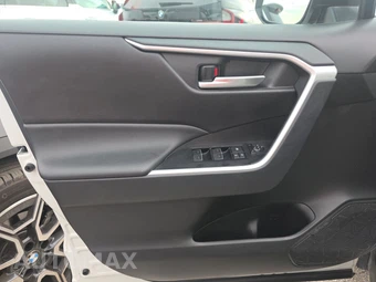 2025 Toyota RAV4 XLE - miniatura 15