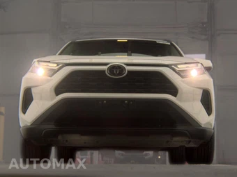 2025 Toyota RAV4 XLE - miniatura 3