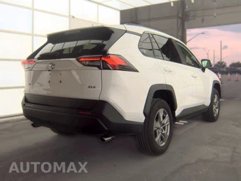 2025 Toyota RAV4 XLE - miniatura 5