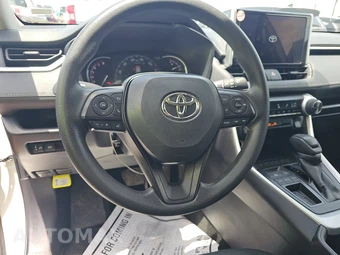 2025 Toyota RAV4 XLE – miniatura 10