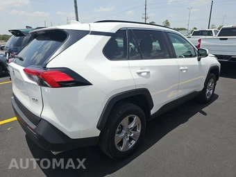 2025 Toyota RAV4 XLE – miniatura 4