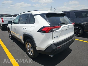 2025 Toyota RAV4 XLE – miniatura 6
