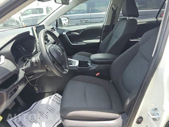 2025 Toyota RAV4 XLE – miniatura 7