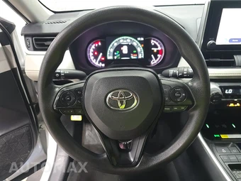 2025 Toyota RAV4 XLE - miniatura 10