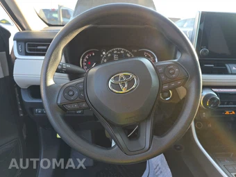 2025 Toyota RAV4 XLE – miniatura 10