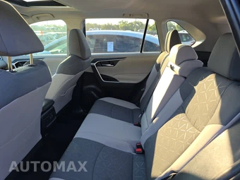 2025 Toyota RAV4 XLE – miniatura 13