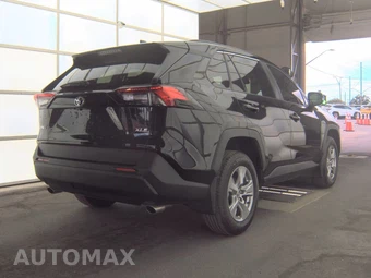 2025 Toyota RAV4 XLE – miniatura 4