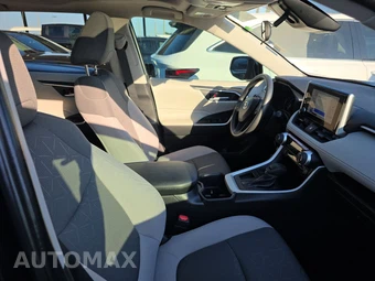 2025 Toyota RAV4 XLE – miniatura 8
