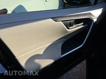 2025 Toyota RAV4 XLE – miniatura 9