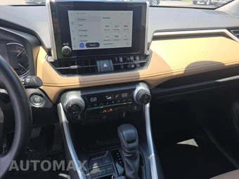 2025 Toyota RAV4 XLE - miniatura 7