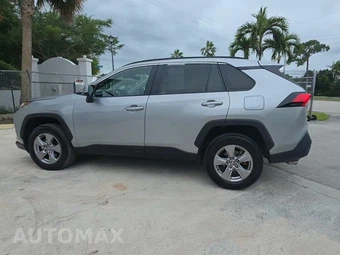 2025 Toyota RAV4 XLE - miniatura 3