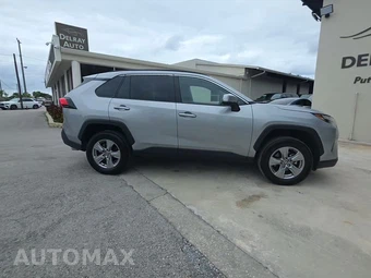 2025 Toyota RAV4 XLE - miniatura 5