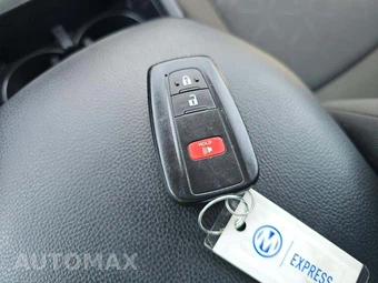 2025 Toyota RAV4 XLE - miniatura 5