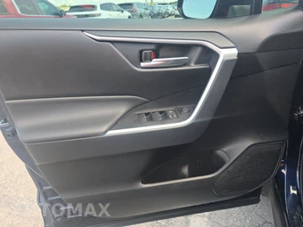 2025 Toyota RAV4 XLE - miniatura 9