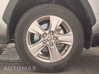 2025 Toyota RAV4 XLE - miniatura 10