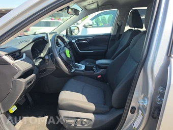 2025 Toyota RAV4 XLE - miniatura 13