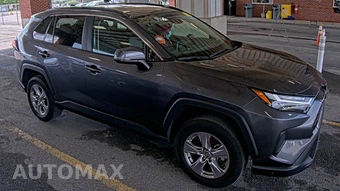 2025 Toyota RAV4 XLE - miniatura 3