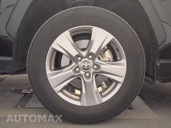 2025 Toyota RAV4 XLE - miniatura 10