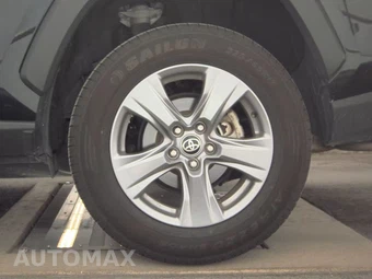 2025 Toyota RAV4 XLE - miniatura 12