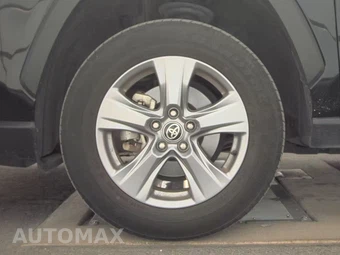 2025 Toyota RAV4 XLE - miniatura 9