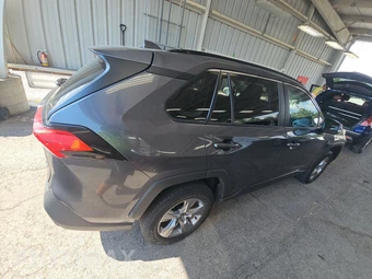 2025 Toyota RAV4 XLE – miniatura 4