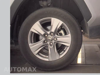 2025 Toyota RAV4 XLE - miniatura 12