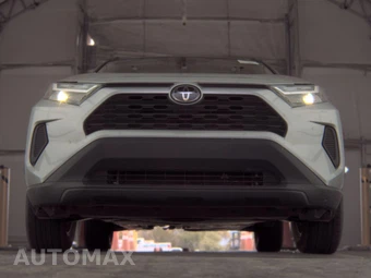 2025 Toyota RAV4 XLE - miniatura 3