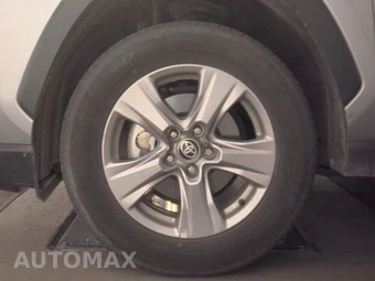 2025 Toyota RAV4 XLE - miniatura 9